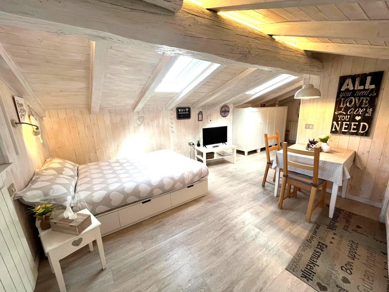Il Piccolo Loft Nel Cuore Antico Di Aosta - You & Me Case Vacanza Exterior foto